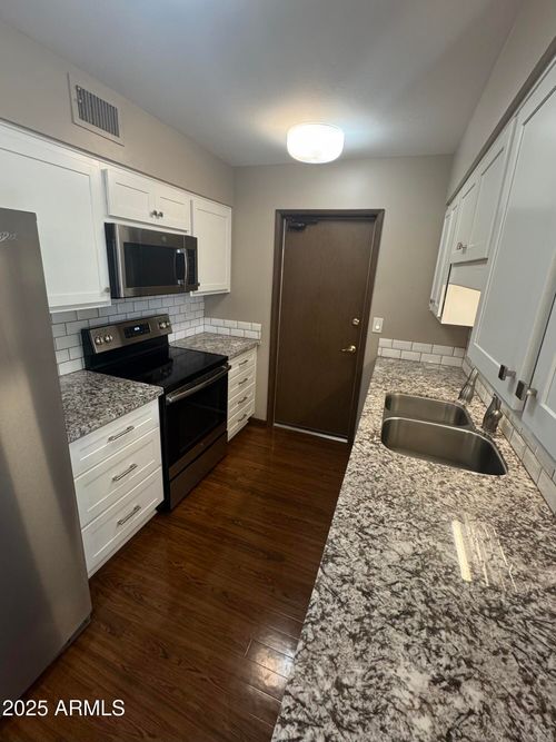 17841 N Del Webb Blvd, Sun City, AZ, 85373-1676 | Card Image
