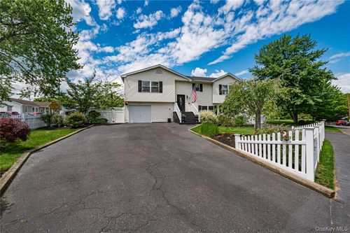 25 W Shore Dr, Patchogue, NY, 11772-1669 | Card Image