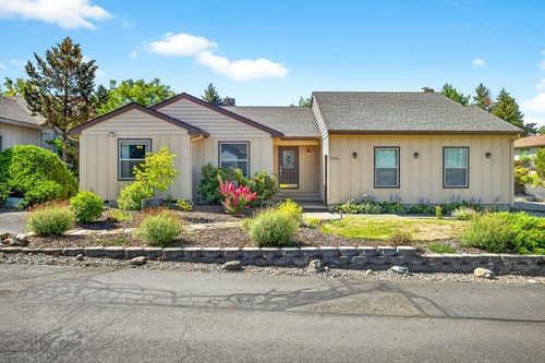 2458 Republic Way, Medford, OR, 97504-8522 | Card Image
