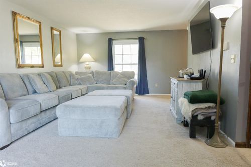 5 Ridgewood Rd, Fort Madison, IA, 52627-4701 | Card Image