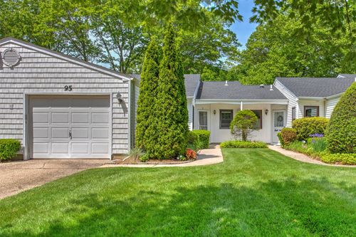 95 Knolls Dr, Stony Brook, NY, 11790-2417 | Card Image