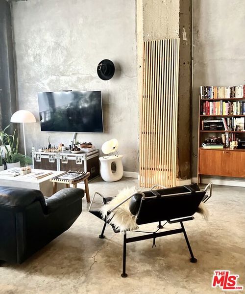 403-711 S Olive St, Los Angeles, CA, 90013-1004 | Card Image