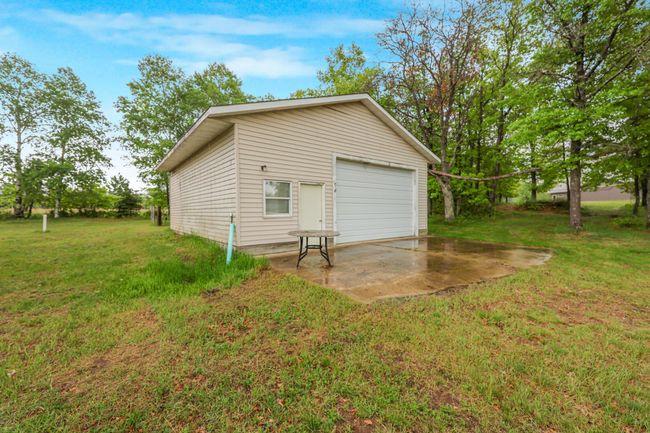 Note deer hoist adjacent to garage | Image 51
