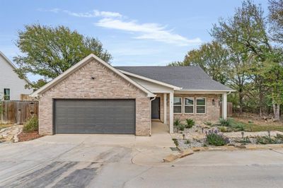 5418 Stonegate Circle, House other with 3 bedrooms, 2 bathrooms and null parking in Granbury TX | Image 2