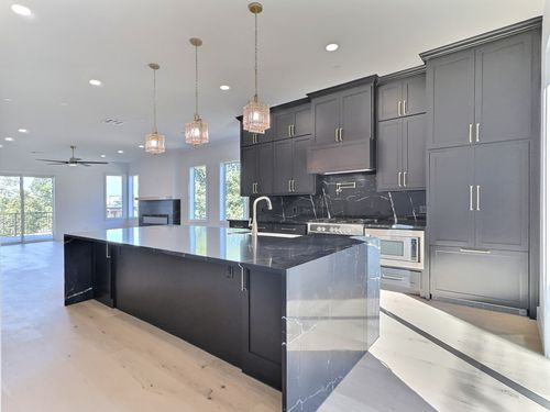 400 Vista Buena Trl, Fort Worth, TX, 76111-1131 | Card Image