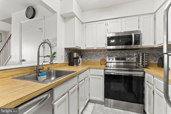 10464 Paradise Ct, Townhouse with 3 bedrooms, 2 bathrooms and null parking in MANASSAS VA | Image 14