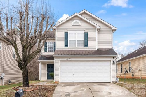 5041 Wallace Creek Ln, Charlotte, NC, 28212-8221 | Card Image