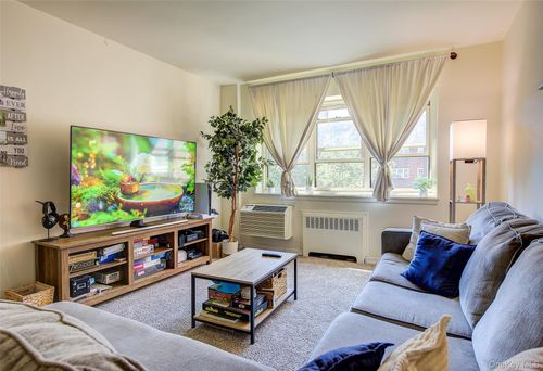 4j-144-60 Gravett Rd, Kew Garden Hl, NY, 11367-1308 | Card Image