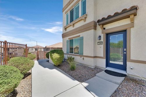 1348 Jewelstone Cir, Henderson, NV, 89012-4902 | Card Image
