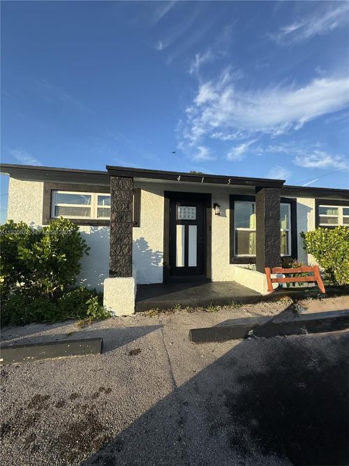 415 Se 4th St, South Bay, FL, 33493-2326 | Card Image