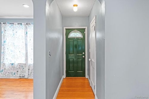 745 N Calhoun St, Lapeer, MI, 48446-2015 | Card Image