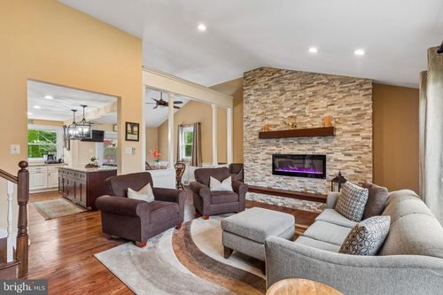 672 Killdeer Ln, HUNTINGDON VALLEY, PA, 19006-2122 | Card Image