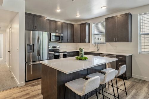 203-8395 S Iris Lumi Ln, Midvale, UT, 84047-7845 | Card Image