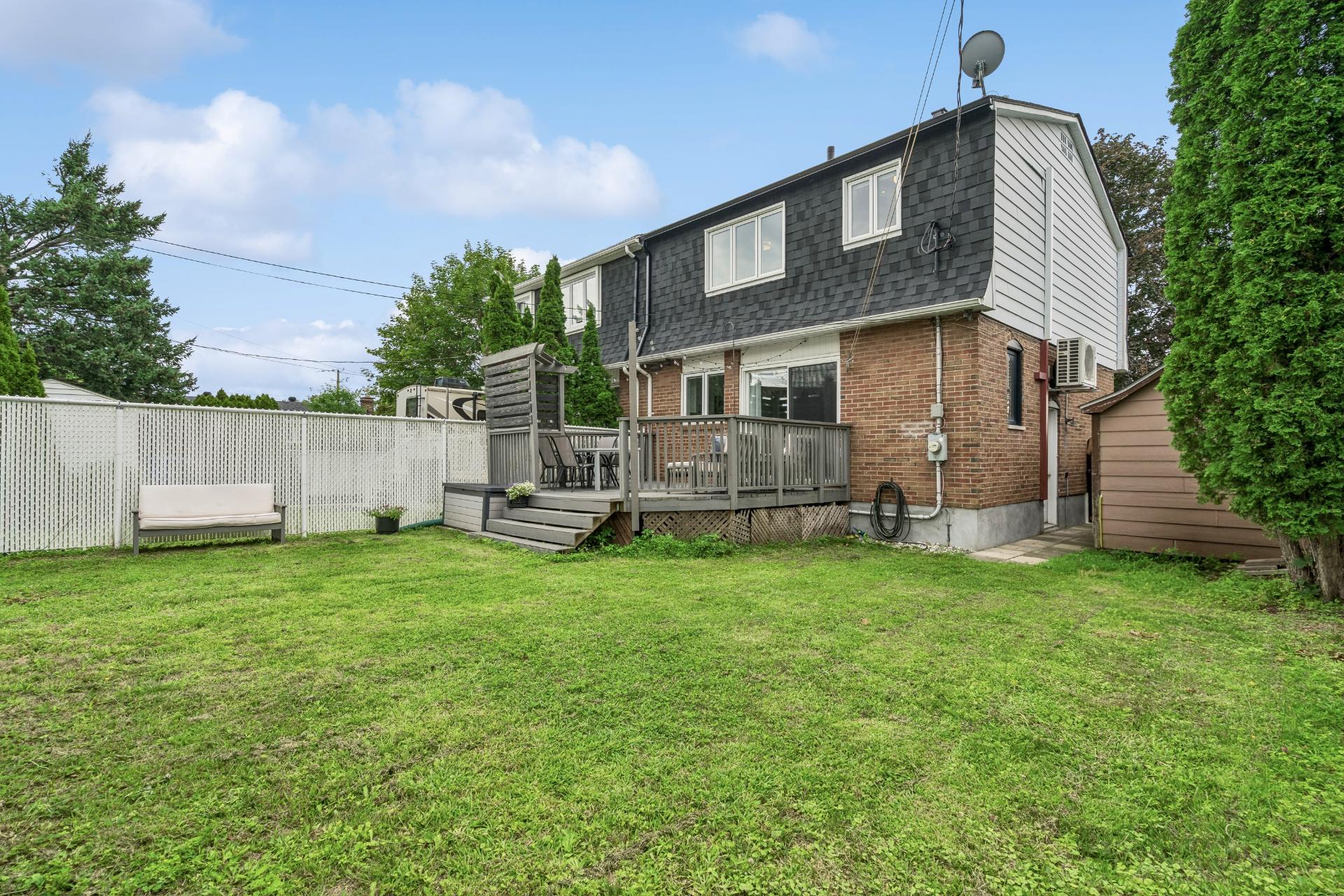 Residential in Longueuil (Greenfield Park) 3