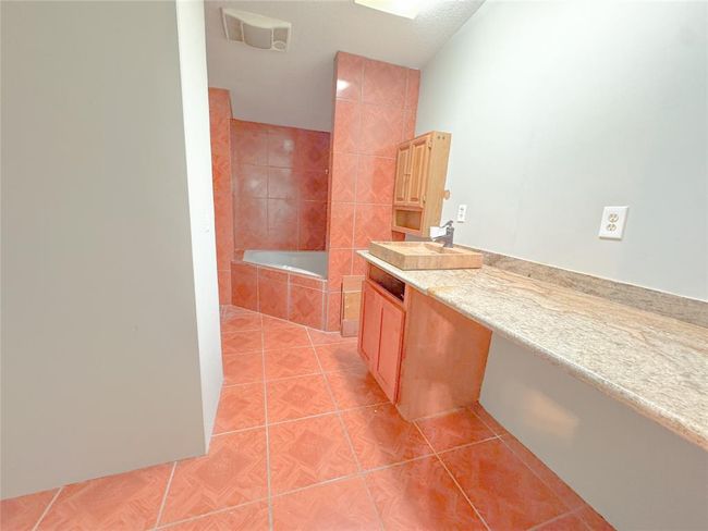 403 Fern Ln, House other with 5 bedrooms, 2 bathrooms and 1 parking in Wharton TX | Image 4