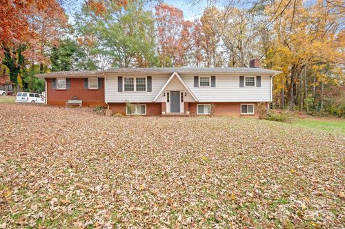 3010 7th Street Dr Ne, Hickory, NC, 28601-9239 | Card Image