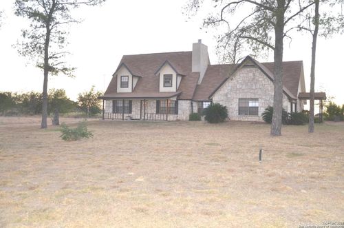 b-115B Littleton Dr, Devine, TX, 78016-1929 | Card Image