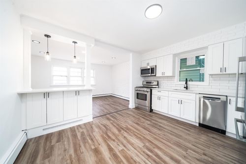 apt-1-326 Avenue E, Bayonne, NJ, 07002-4627 | Card Image