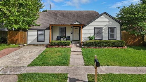 1702 Alabama St, Baytown, TX, 77520-6106 | Card Image
