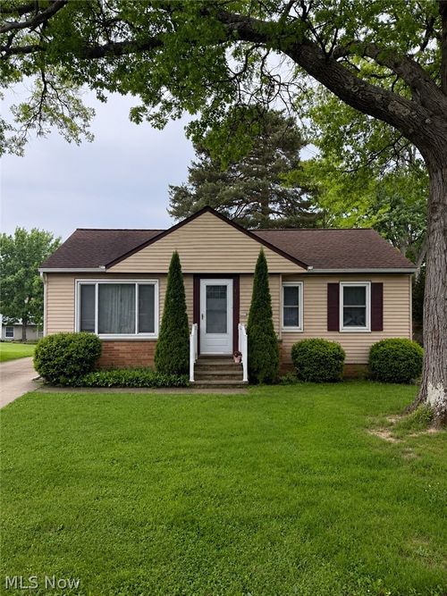 1372 Churchill Rd, Lyndhurst, OH, 44124-1354 | Card Image
