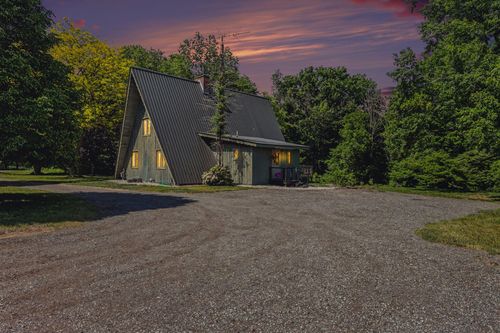 8855 Roosevelt Rd, Holton, MI, 49425-9628 | Card Image
