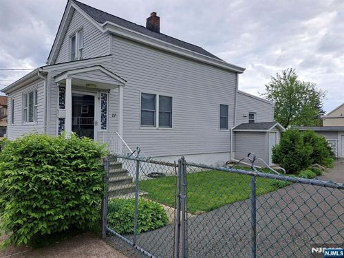 17 Gillies St, Clifton, NJ, 07013-1210 | Card Image