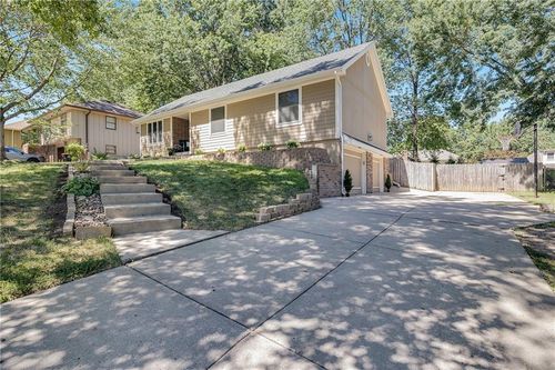 609 Ne Country Club Dr, Blue Springs, MO, 64014-2008 | Card Image