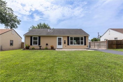 607 Ne 66th Ter, Gladstone, MO, 64118-3441 | Card Image