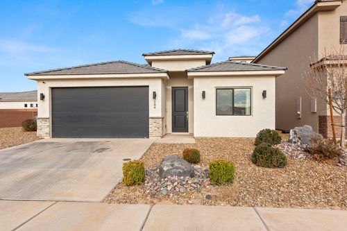 584 S Riverbed Dr, Washington, UT, 84780-3570 | Card Image