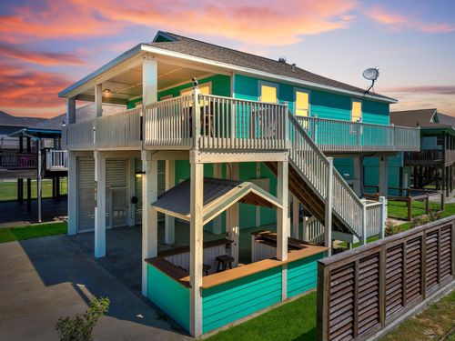 930 Eastview, Crystal Beach, TX, 77650-3606 | Card Image