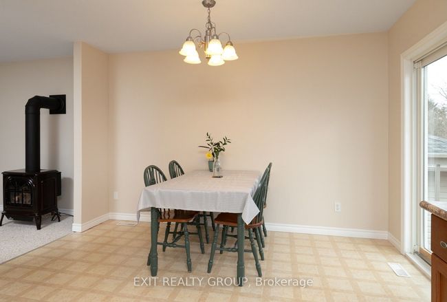 28 Kyle Crt, House other with 2 bedrooms, 1 bathrooms and 4 parking in Frankford ON | Image 9