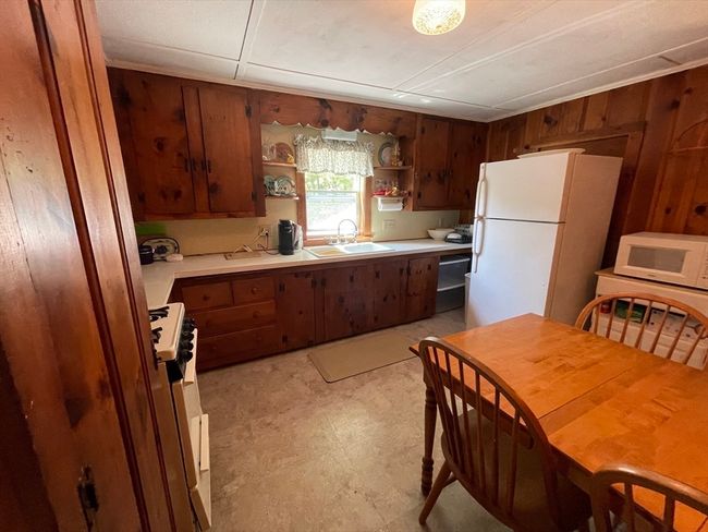 7 Laurel St, House other with 3 bedrooms, 1 bathrooms and 3 parking in Mattapoisett MA | Image 7