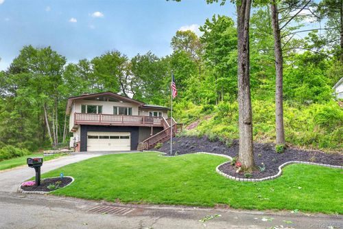 12 Ronnie Ln, Poughkeepsie, NY, 12601-5828 | Card Image