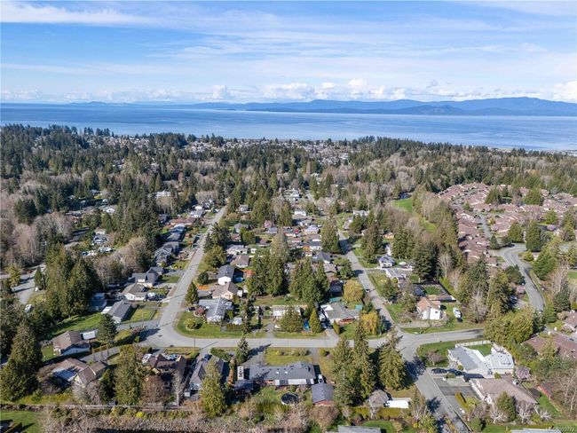 1306 Woodland Dr, House other with 4 bedrooms, 4 bathrooms and 10 parking in French Creek BC | Image 24