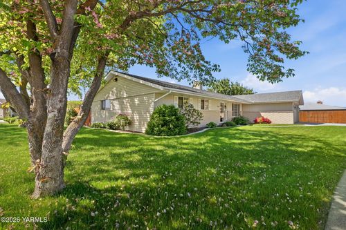 3606 Clinton Way, Yakima, WA, 98902-4724 | Card Image