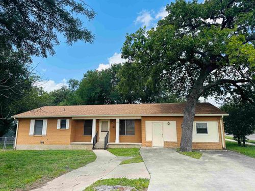 502 S Walnut St, Lampasas, TX, 76550-3158 | Card Image