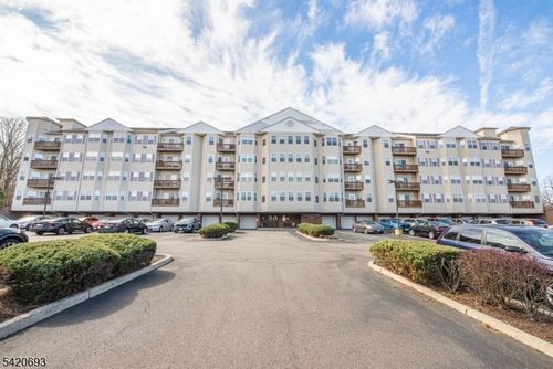 403-375 Rifle Camp Rd, Woodland Park, NJ, 07424-3299 | Card Image
