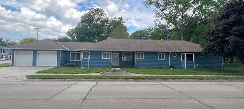 108 S Franklin St, Lake Mills, IA, 50450-1430 | Card Image