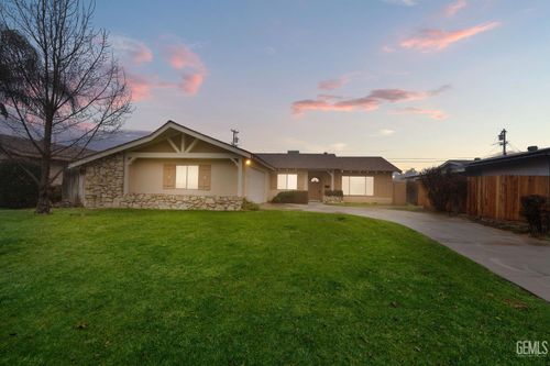 2320 Belvedere Ave, Bakersfield, CA, 93304 | Card Image