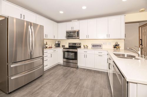 3303 S 123rd Street, West Allis, WI, 53227 | Card Image