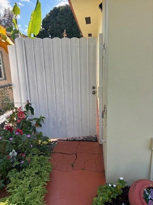 back-XX E 30th St, Hialeah, FL, 33013 | Card Image
