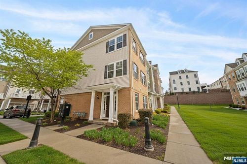 84 Truman Dr, Wood Ridge, NJ, 07075-2143 | Card Image