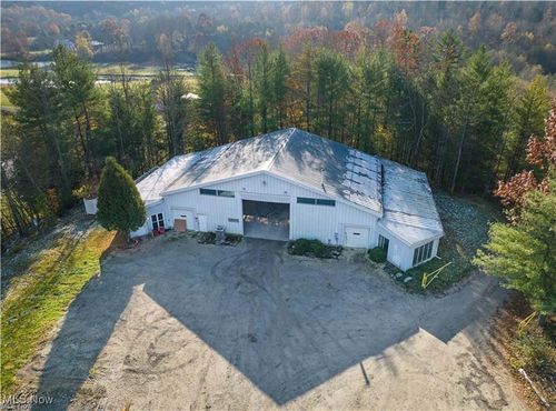 4050 Tall Timber Rd Ne, Mineral City, OH, 44656-8898 | Card Image