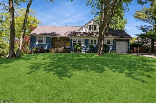 24 Forest Dr, Succasunna, NJ, 07876-1937 | Card Image