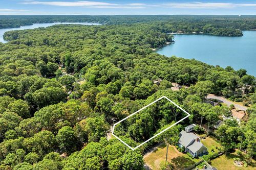 66 Highland St, Mashpee, MA, 02649-4346 | Card Image