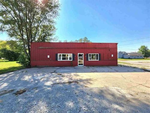 594 Eastern Ave, Marengo, IA, 52301-1704 | Card Image