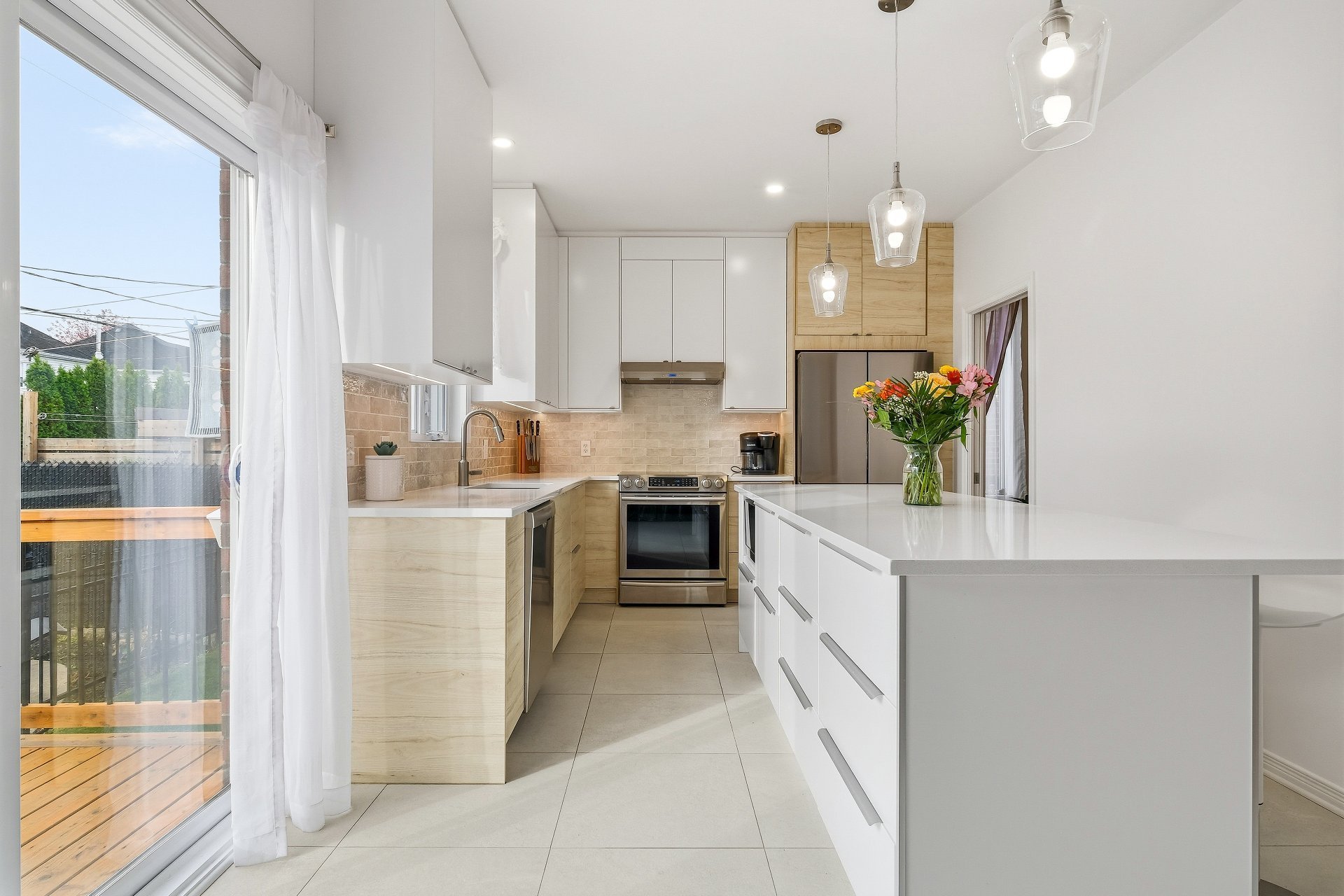Residential in Longueuil (Saint-Hubert) 2