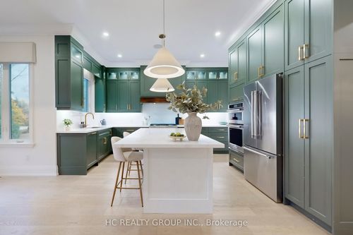 6077 Hillsdale Dr, Stouffville, ON, L4A3B7 | Card Image