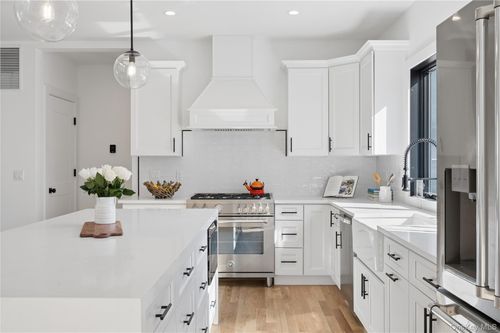 14 Bay Ave, Southampton, NY, 11968-1904 | Card Image