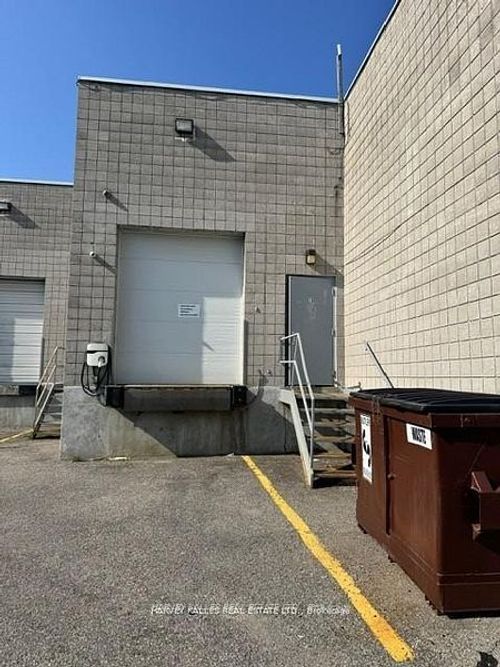 16-rear-60 W Wilmot St, Richmond Hill, ON, L4B1M6 | Card Image